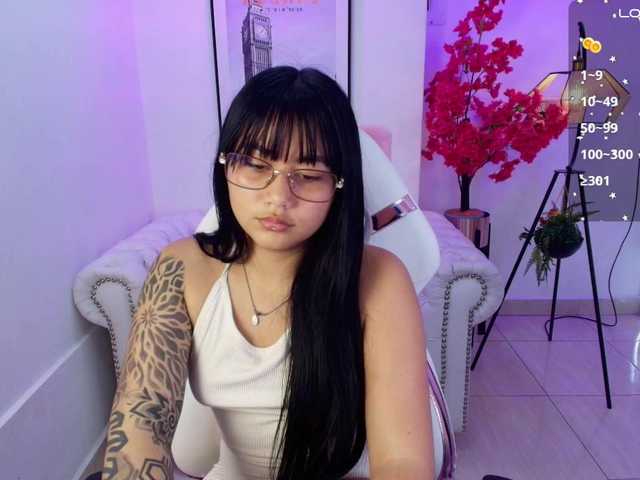Carolina-cherry live cam on BongaCams