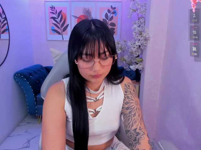 Carolina-cherry live cam on BongaCams