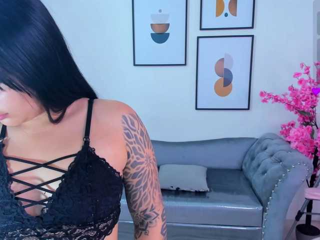 Carolina-cherry live cam on BongaCams