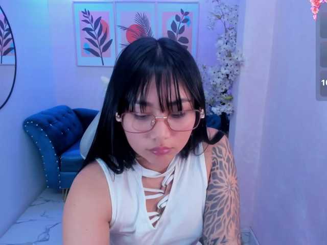 Carolina-cherry live cam on BongaCams