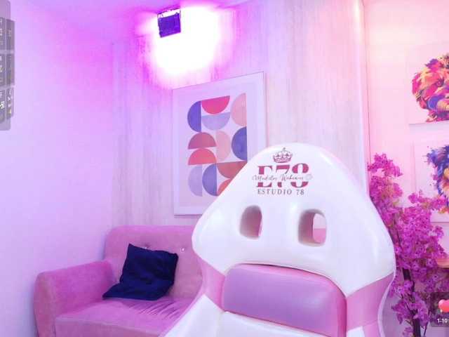 Carolina-cherry live cam on BongaCams