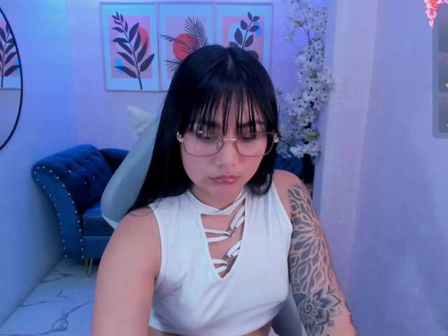 Carolina-cherry live cam on BongaCams