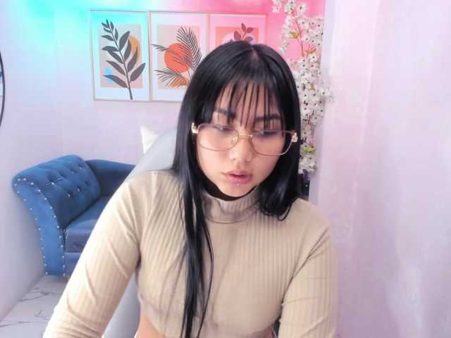 Carolina-cherry live cam on BongaCams