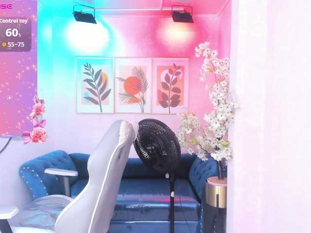 Carolina-cherry live cam on BongaCams