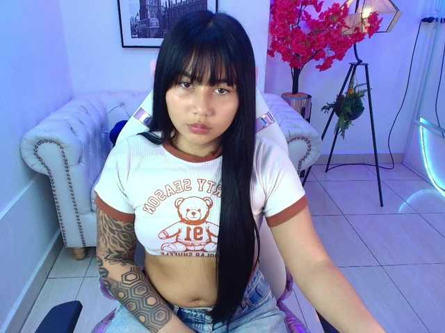 Carolina-cherry live cam on BongaCams