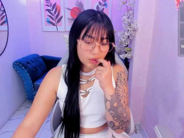 Carolina-cherry live cam on BongaCams