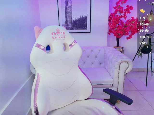 Carolina-cherry live cam on BongaCams