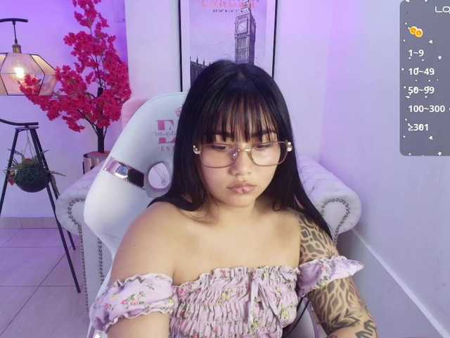 Carolina-cherry live cam on BongaCams