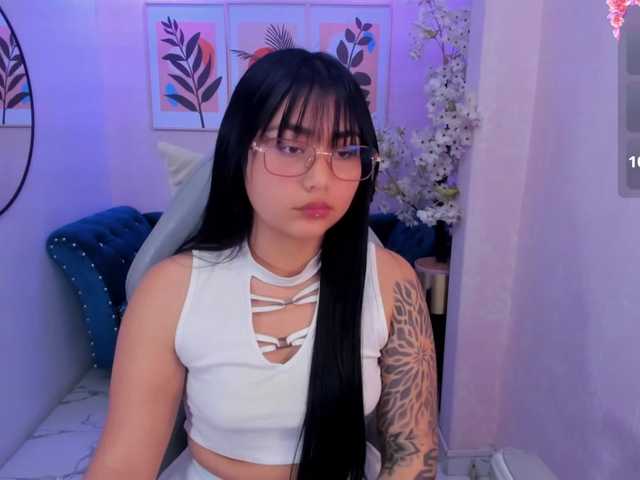 Carolina-cherry live cam on BongaCams