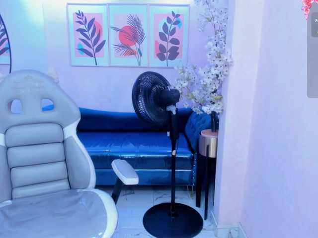 Carolina-cherry live cam on BongaCams