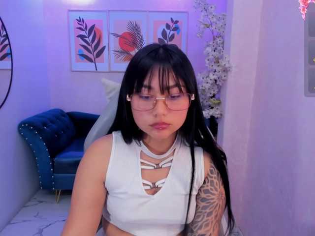 Carolina-cherry live cam on BongaCams