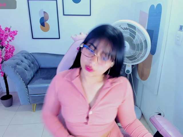 Carolina-cherry live cam on BongaCams