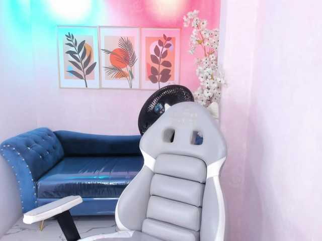 Carolina-cherry live cam on BongaCams