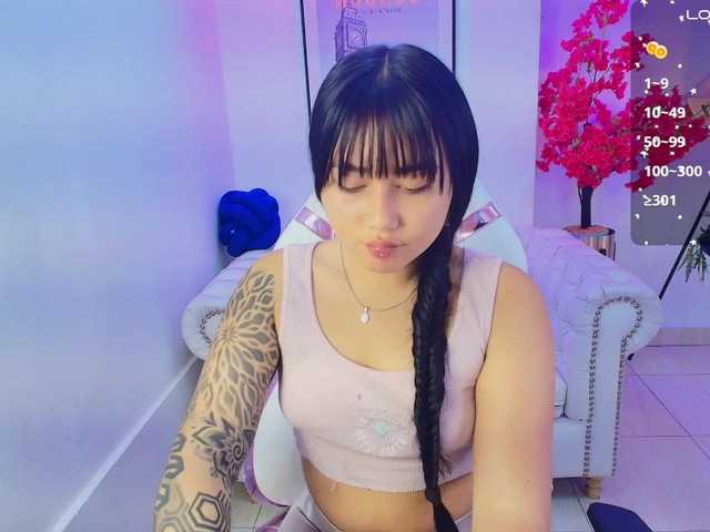 Carolina-cherry live cam on BongaCams