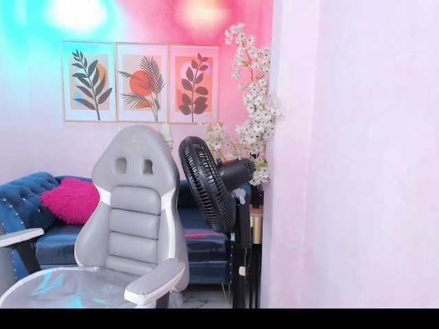 Carolina-cherry live cam on BongaCams