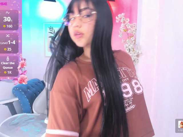 Carolina-cherry live cam on BongaCams