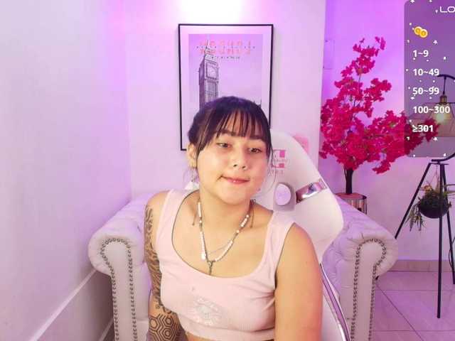 Carolina-cherry live cam on BongaCams