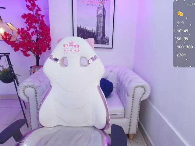 Carolina-cherry live cam on BongaCams