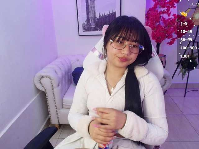 Carolina-cherry live cam on BongaCams