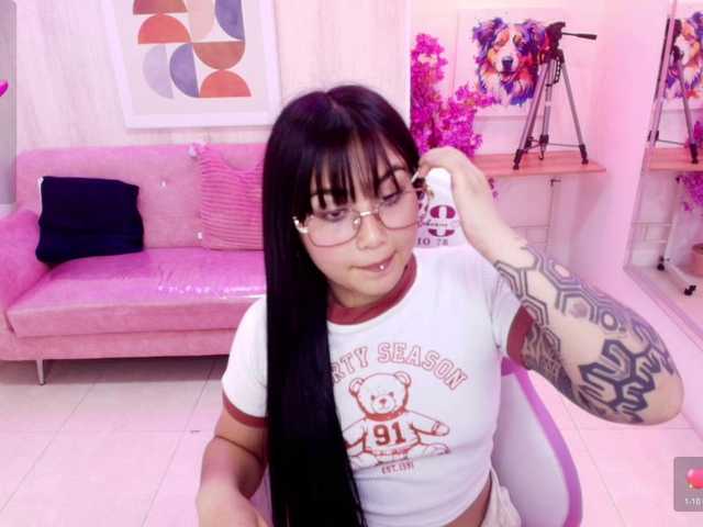 Carolina-cherry live cam on BongaCams