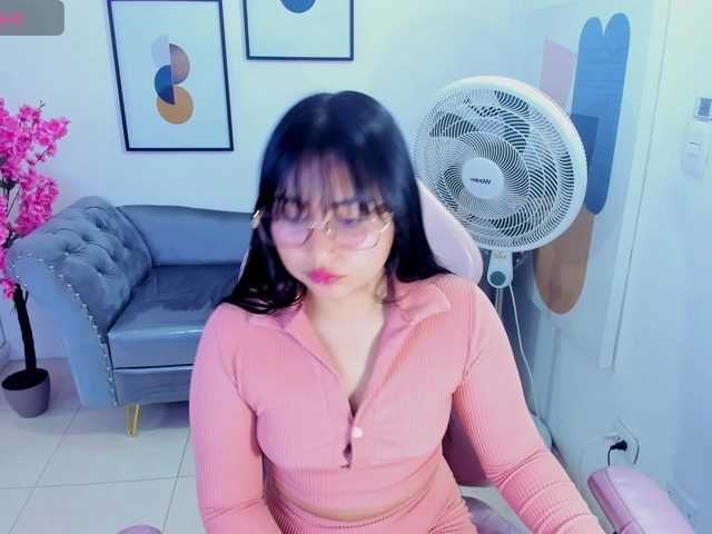 Carolina-cherry live cam on BongaCams