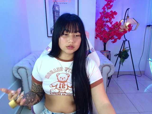 Carolina-cherry live cam on BongaCams