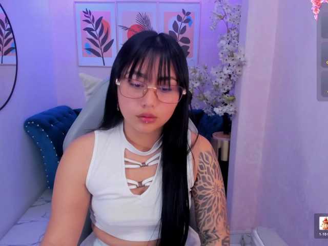 Carolina-cherry live cam on BongaCams