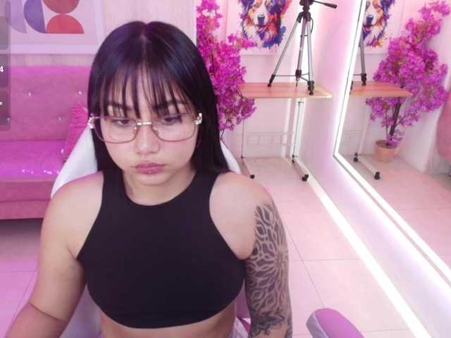 Carolina-cherry live cam on BongaCams
