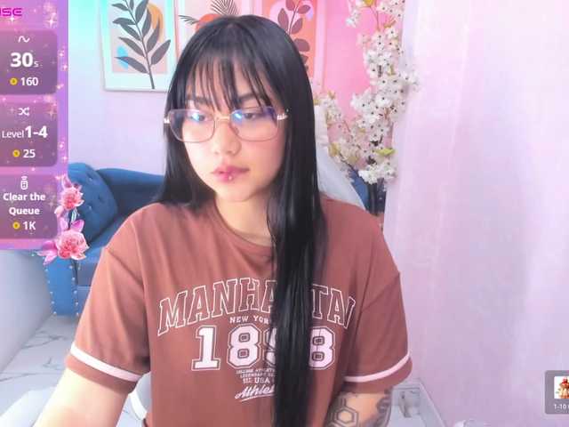 Carolina-cherry live cam on BongaCams