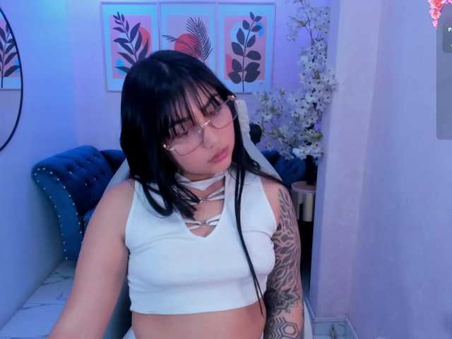Carolina-cherry live cam on BongaCams