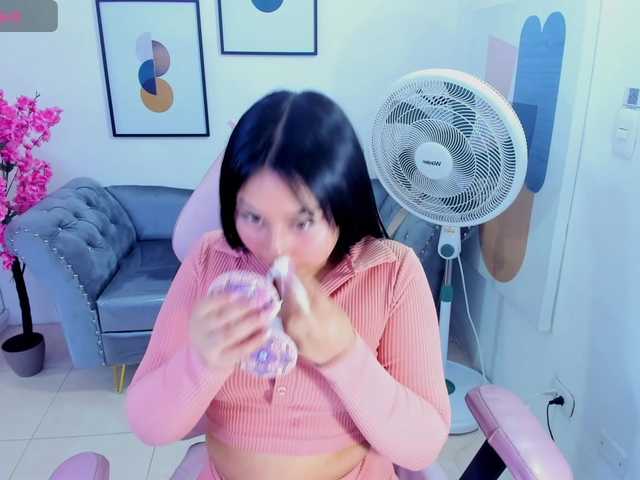 Carolina-cherry live cam on BongaCams