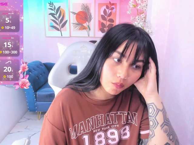 Carolina-cherry live cam on BongaCams