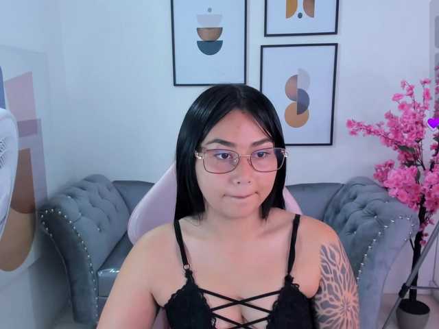 Carolina-cherry live cam on BongaCams