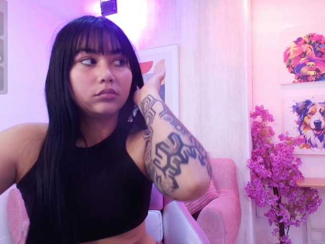 Carolina-cherry live cam on BongaCams