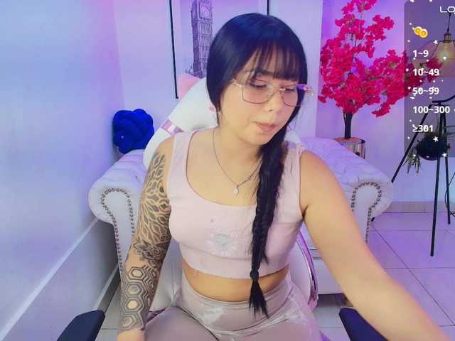 Carolina-cherry live cam on BongaCams