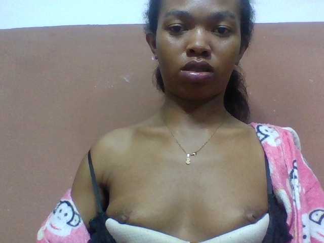 Leanie1 live cam on BongaCams