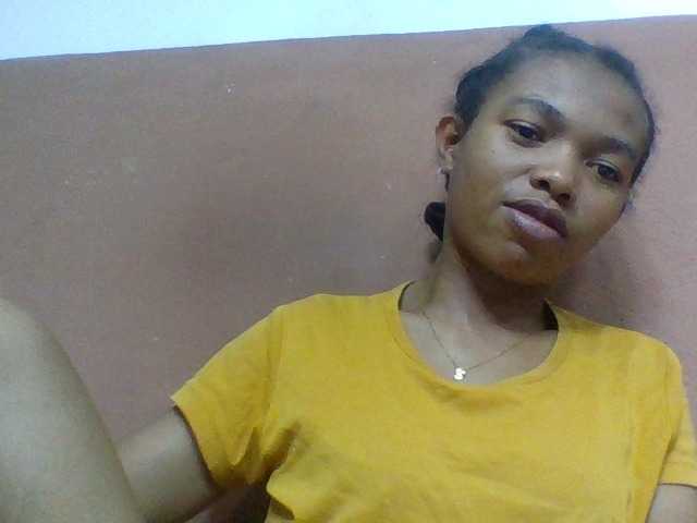 Leanie1 live cam on BongaCams