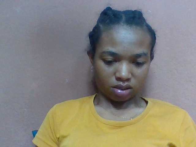 Leanie1 live cam on BongaCams