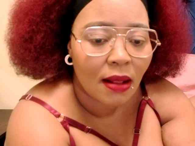 EbonySkyeXX EbonySkyeXX