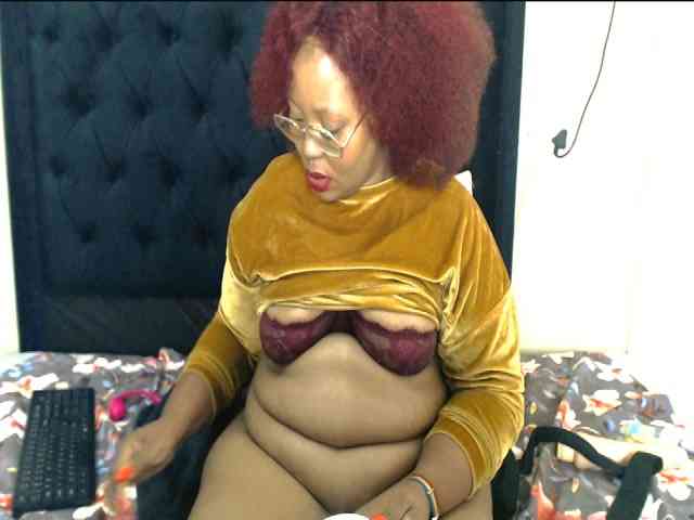 EbonySkyeXX EbonySkyeXX