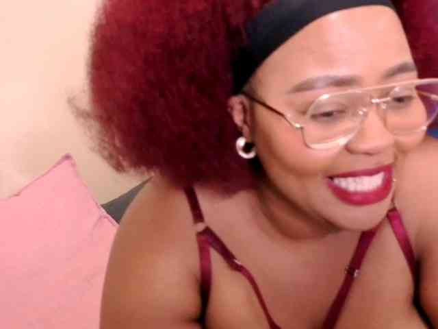 EbonySkyeXX EbonySkyeXX