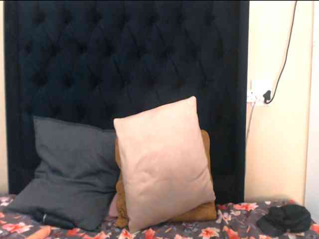 Ebonyskyexx's cam show statistics and live stream