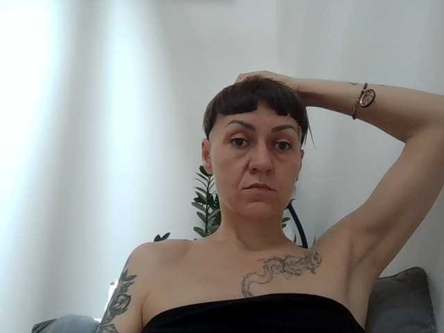 Shadow-Goddess live webcam show