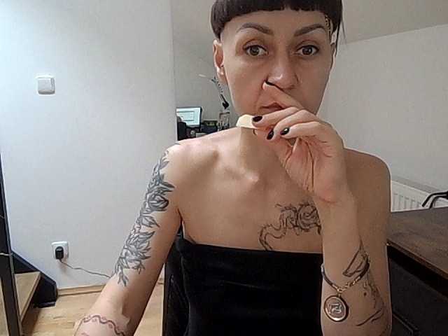 Shadow-Goddess live cam on BongaCams