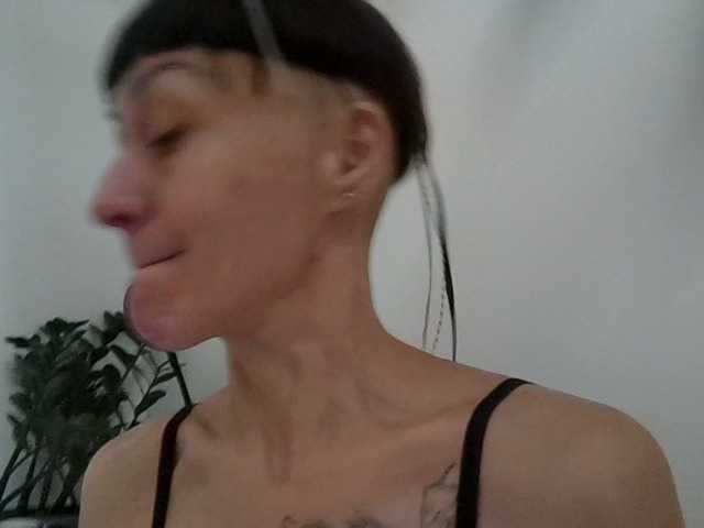 Shadow-Goddess live cam on BongaCams
