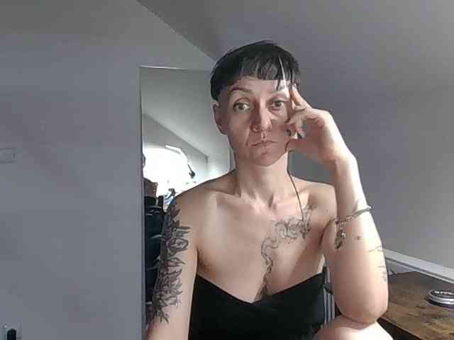Shadow-Goddess webcam