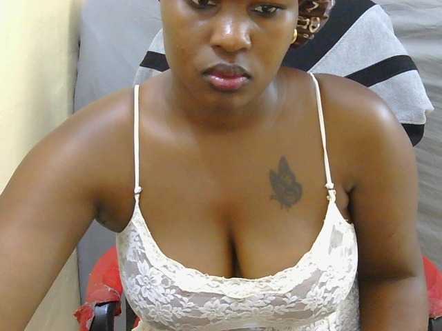 PrettyAchy live cam on BongaCams