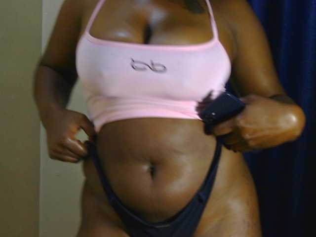 PrettyAchy live cam on BongaCams