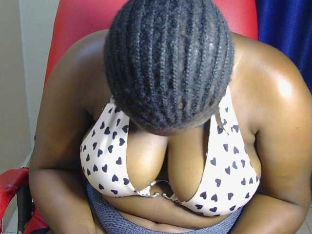 PrettyAchy live cam on BongaCams