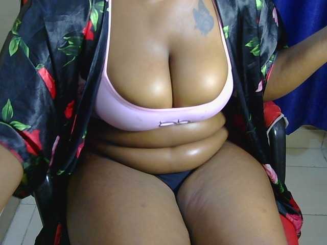 PrettyAchy live cam on BongaCams